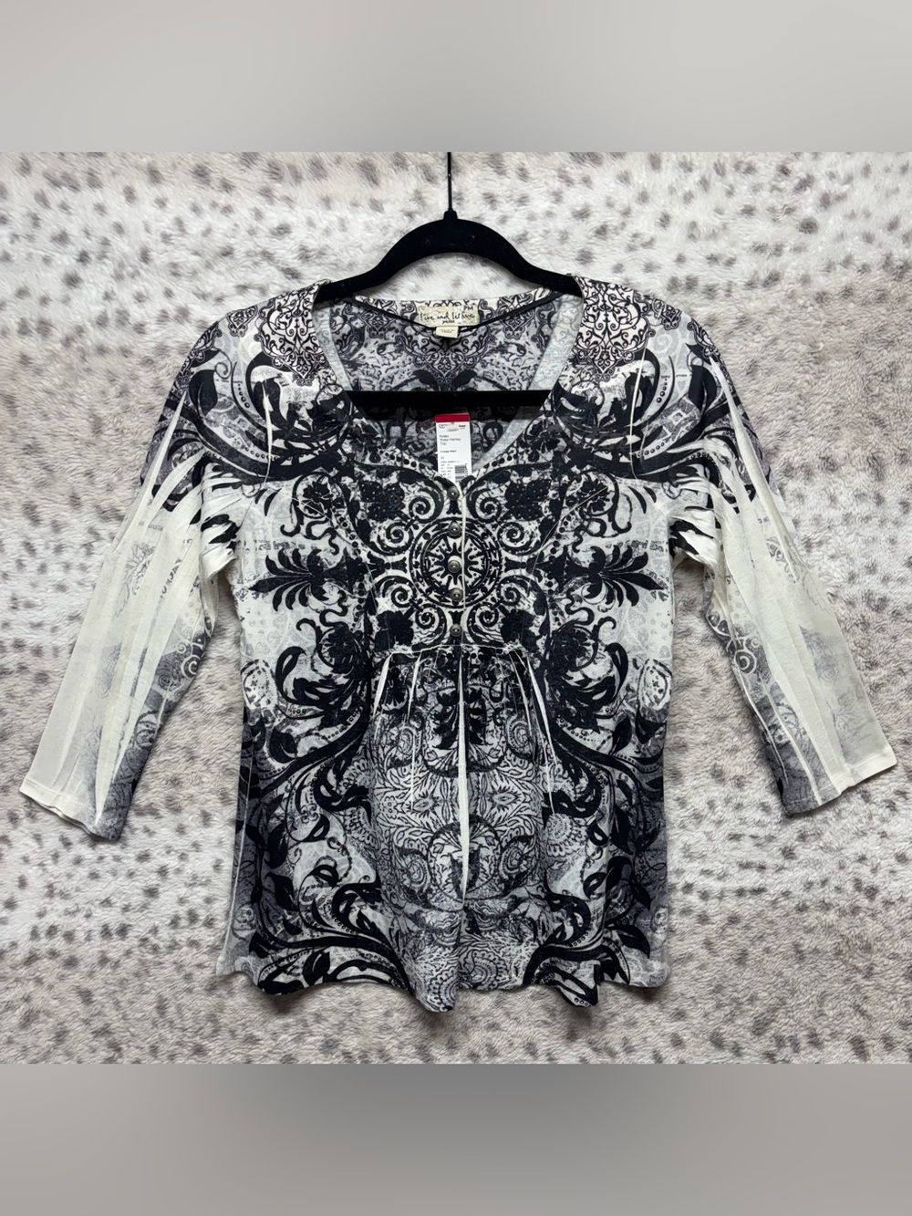 Y2K LIVE AND LET LIVE YOKE HENLEY TOP